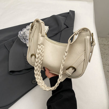 Sac Ovale en Cuir – Élégance et Polyvalence