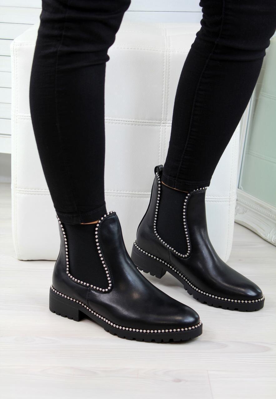 Chelsea Boots Vernies Noires Cloutées – Style Audacieux et Élégance Intemporelle