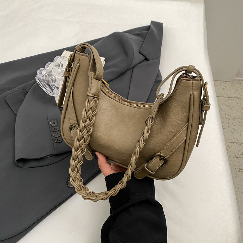 Sac Ovale en Cuir – Élégance et Polyvalence