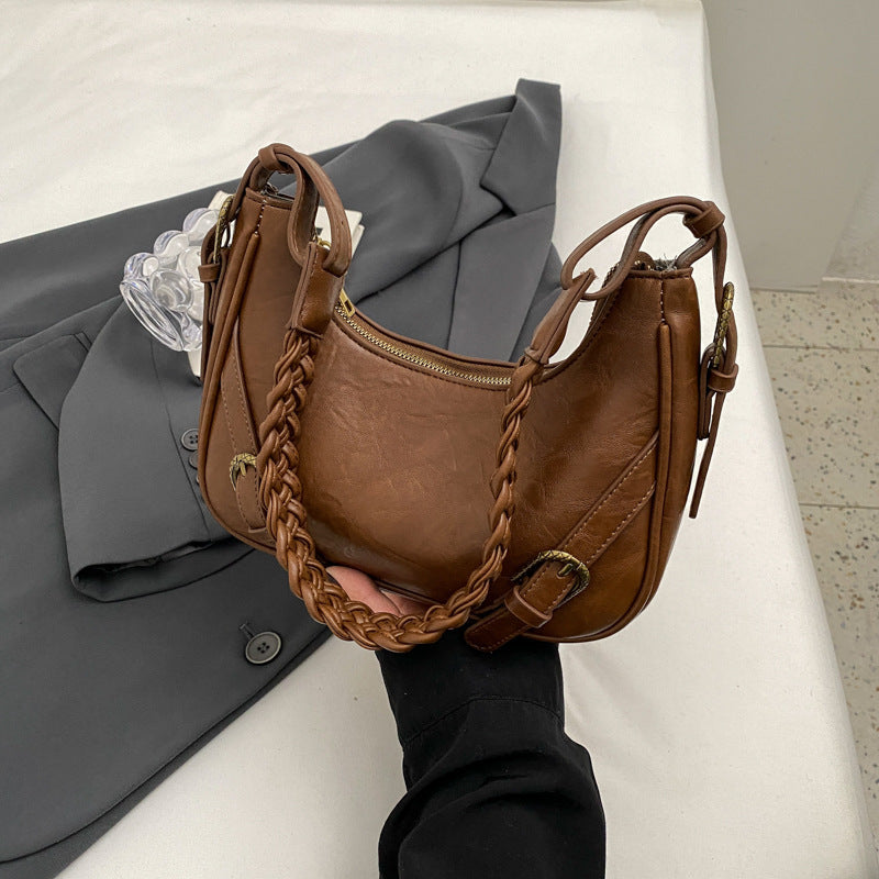 Sac Ovale en Cuir – Élégance et Polyvalence